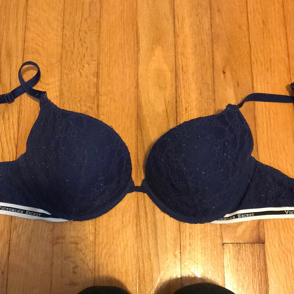 Victoria’s Secret 34D push-up bra